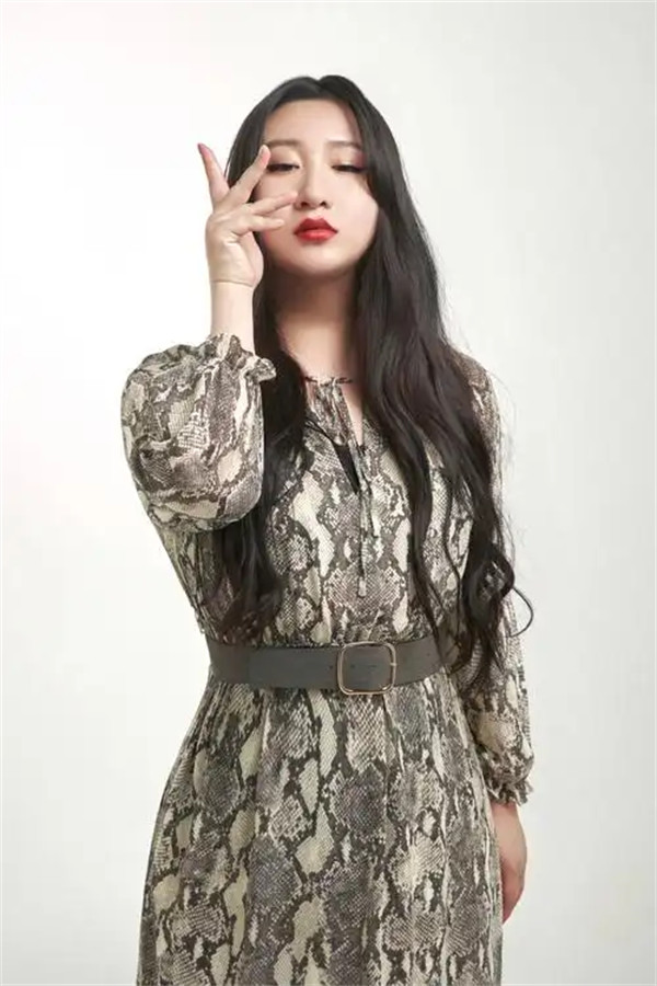 歌手兼演员锤娜丽莎个人资料介绍