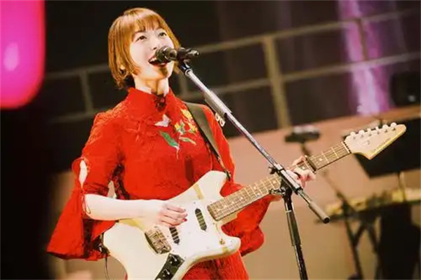 配音演员兼歌手花泽香菜个人资料简介