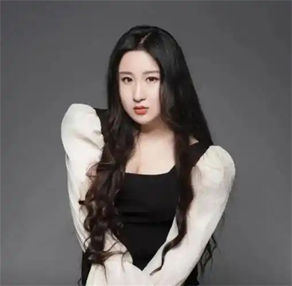 歌手兼演员锤娜丽莎个人资料介绍