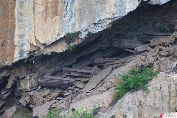 僰人悬棺景区在哪里有什么传说