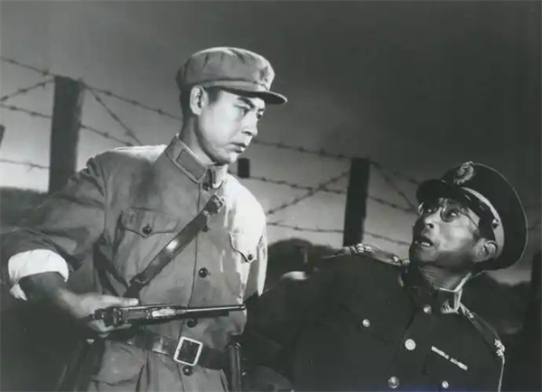 1974年经典老电影渡江侦察记剧情介绍